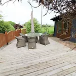 Vale Lodge, Yanwath, Modern With Hot Tub And 10 Minute Drive To Ullswater