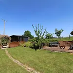 Vale Lodge, Yanwath, Modern With Hot Tub And 10 Minute Drive To Ullswater *