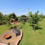 Vale Lodge, Yanwath, Modern With Hot Tub And 10 Minute Drive To Ullswater Tirril