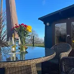 Feriehus Vale Lodge, Yanwath, Modern With Hot Tub And 10 Minute Drive To Ullswater *