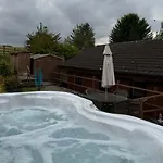 Vale Lodge, Yanwath, Modern With Hot Tub And 10 Minute Drive To Ullswater Feriehus