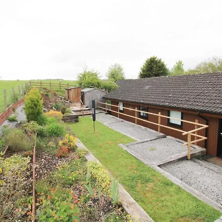 Дом отдыха Vale Lodge, Yanwath, Modern With Hot Tub And 10 Minute Drive To Ullswater