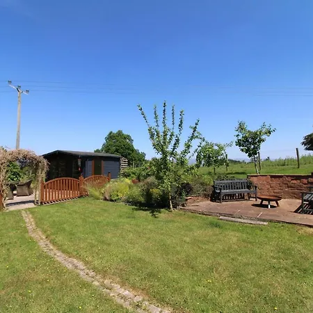 Vale Lodge, Yanwath, Modern With Hot Tub And 10 Minute Drive To Ullswater *