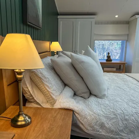 Vale Lodge, Yanwath, Modern With Hot Tub And 10 Minute Drive To Ullswater