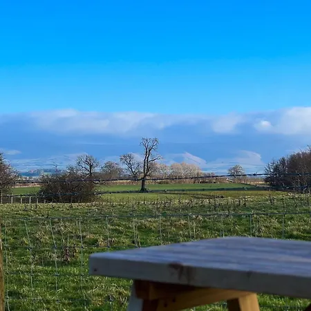 Vale Lodge, Yanwath, Modern With Hot Tub, Dog Friendly And 10 Minute Drive To Ullswater Tirril