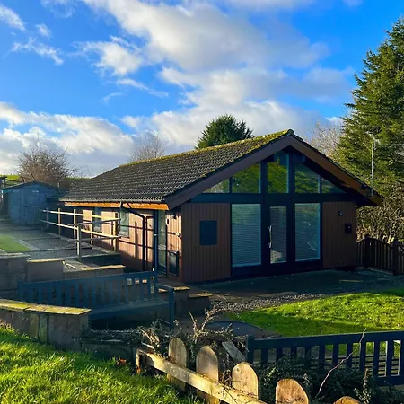 Vale Lodge, Yanwath, Modern With Hot Tub, Dog Friendly And 10 Minute Drive To Ullswater * Tirril