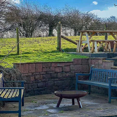 Дом отдыха Vale Lodge, Yanwath, Modern With Hot Tub And 10 Minute Drive To Ullswater