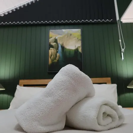 Vale Lodge, Yanwath, Modern With Hot Tub, Dog Friendly And 10 Minute Drive To Ullswater