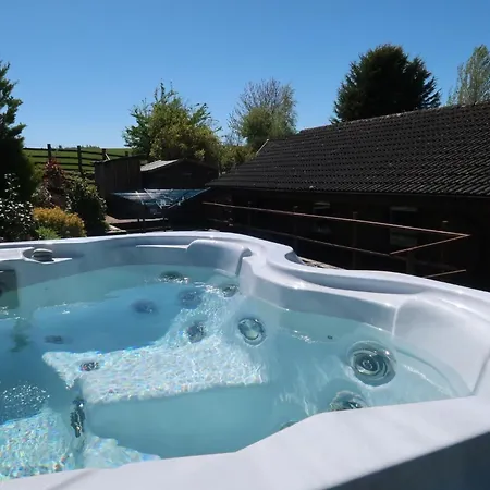 Дом отдыха Vale Lodge, Yanwath, Modern With Hot Tub, Dog Friendly And 10 Minute Drive To Ullswater