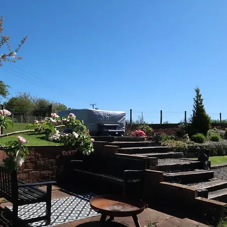 Дом отдыха Vale Lodge, Yanwath, Modern With Hot Tub, Dog Friendly And 10 Minute Drive To Ullswater