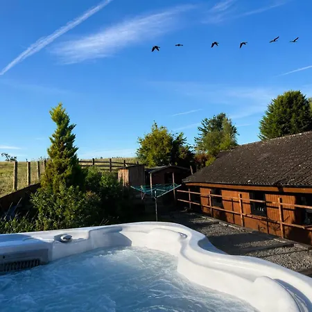 Дом отдыха Vale Lodge, Yanwath, Modern With Hot Tub, Dog Friendly And 10 Minute Drive To Ullswater Tirril