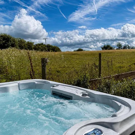 Дом отдыха Vale Lodge, Yanwath, Modern With Hot Tub, Dog Friendly And 10 Minute Drive To Ullswater *