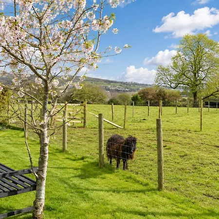 Holiday home Vale Lodge, Yanwath, Modern With Hot Tub, Dog Friendly And 10 Minute Drive To Ullswater *
